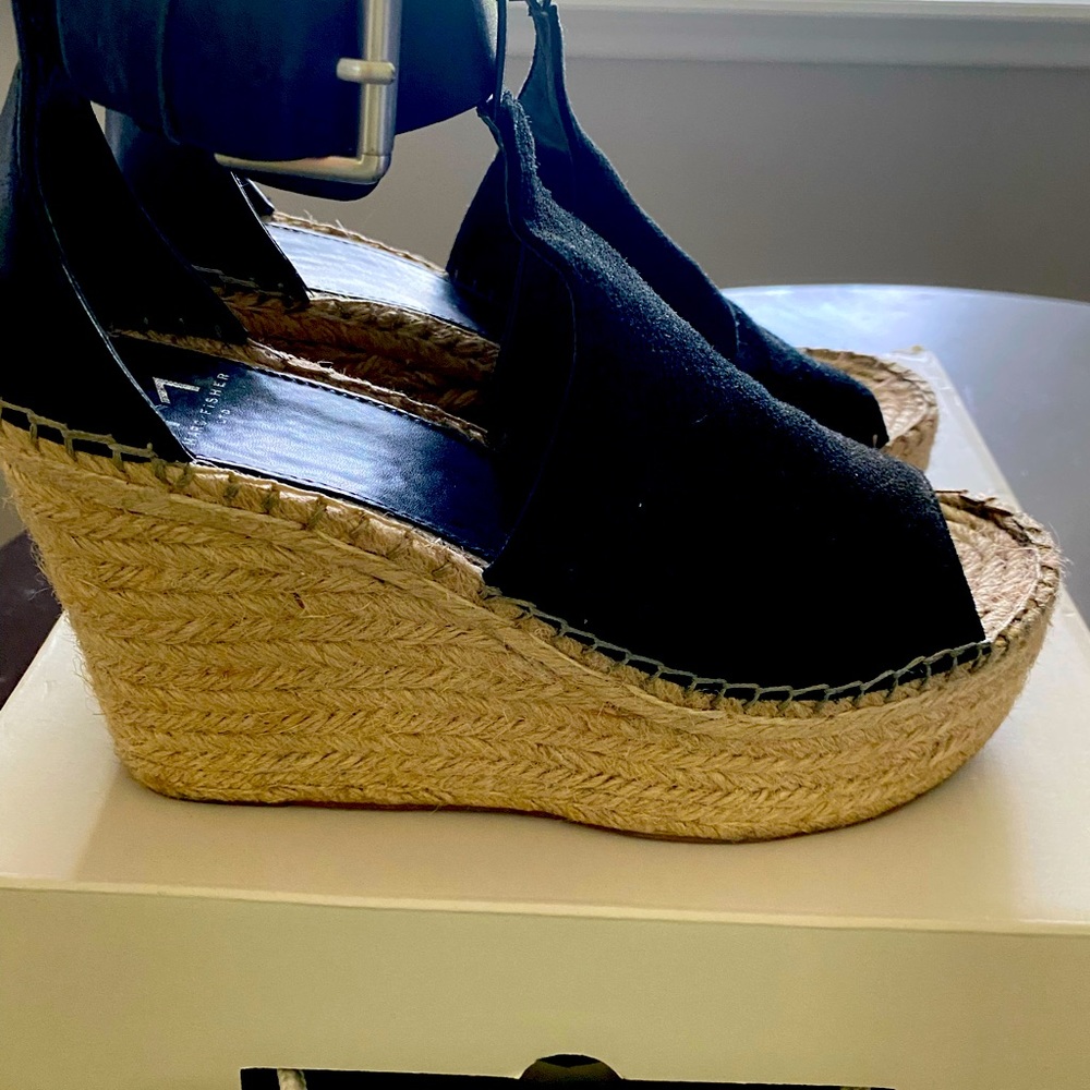 Marc Fisher Black wedges